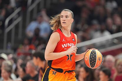 Sabrina Ionescu's heartwarming gesture to young Liberty fan goes viral after WNBA game | Marca