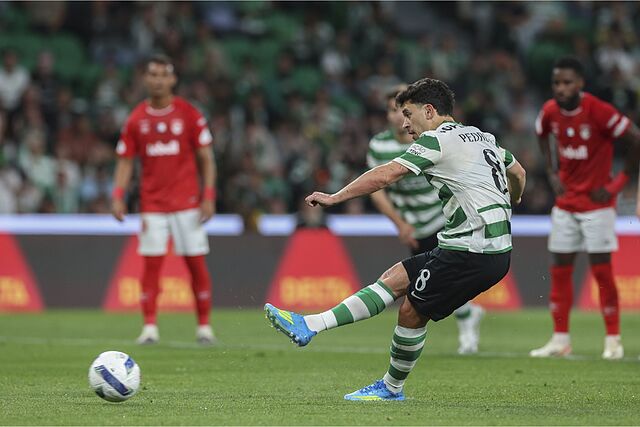 'Pote' transforma su penalti contra el Santa Clara