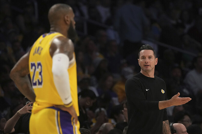 JJ Redick shows his anger at LeBron James: Shoot the f**king ball! | Marca