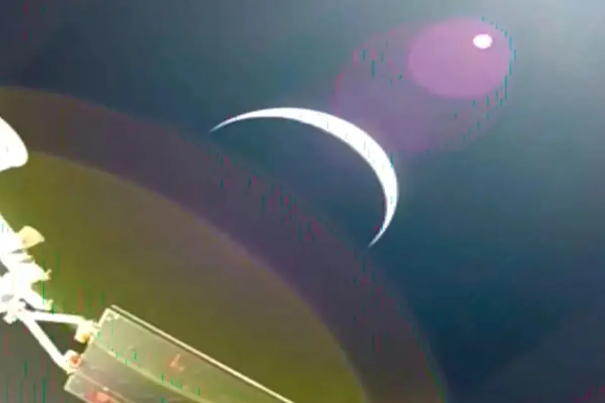 Artemis II broadcast cut after being surrounded by flashes and conspiracy theories begin: Aliens?