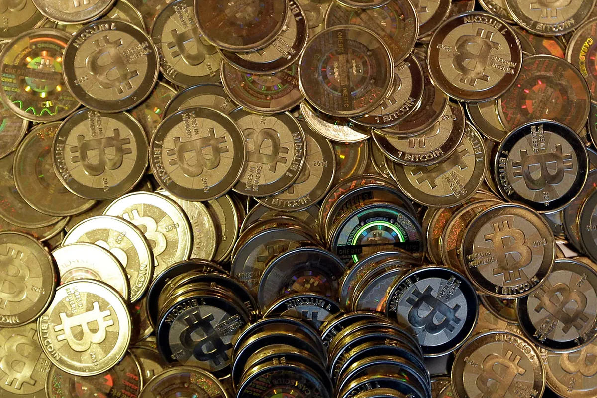 Bitcoin plummets and millions of investors see their money at risk before  Christmas | Marca