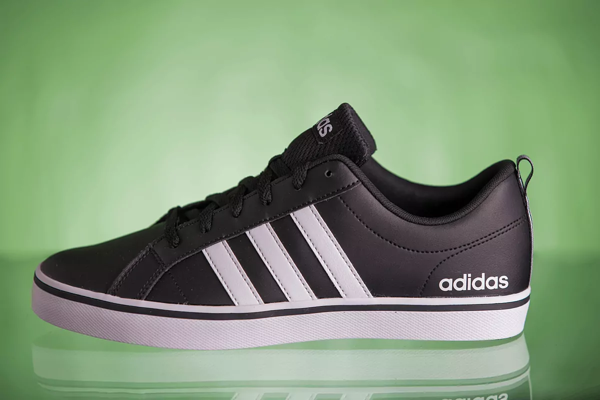 Segundas rebajas de enero en Amazon: unas zapatillas Adidas al 52%, una  camiseta de Goku, un abrigo de esquí de Columbia, un cargador rápido para  Apple y otros chollos | Marca, image size:1200x800