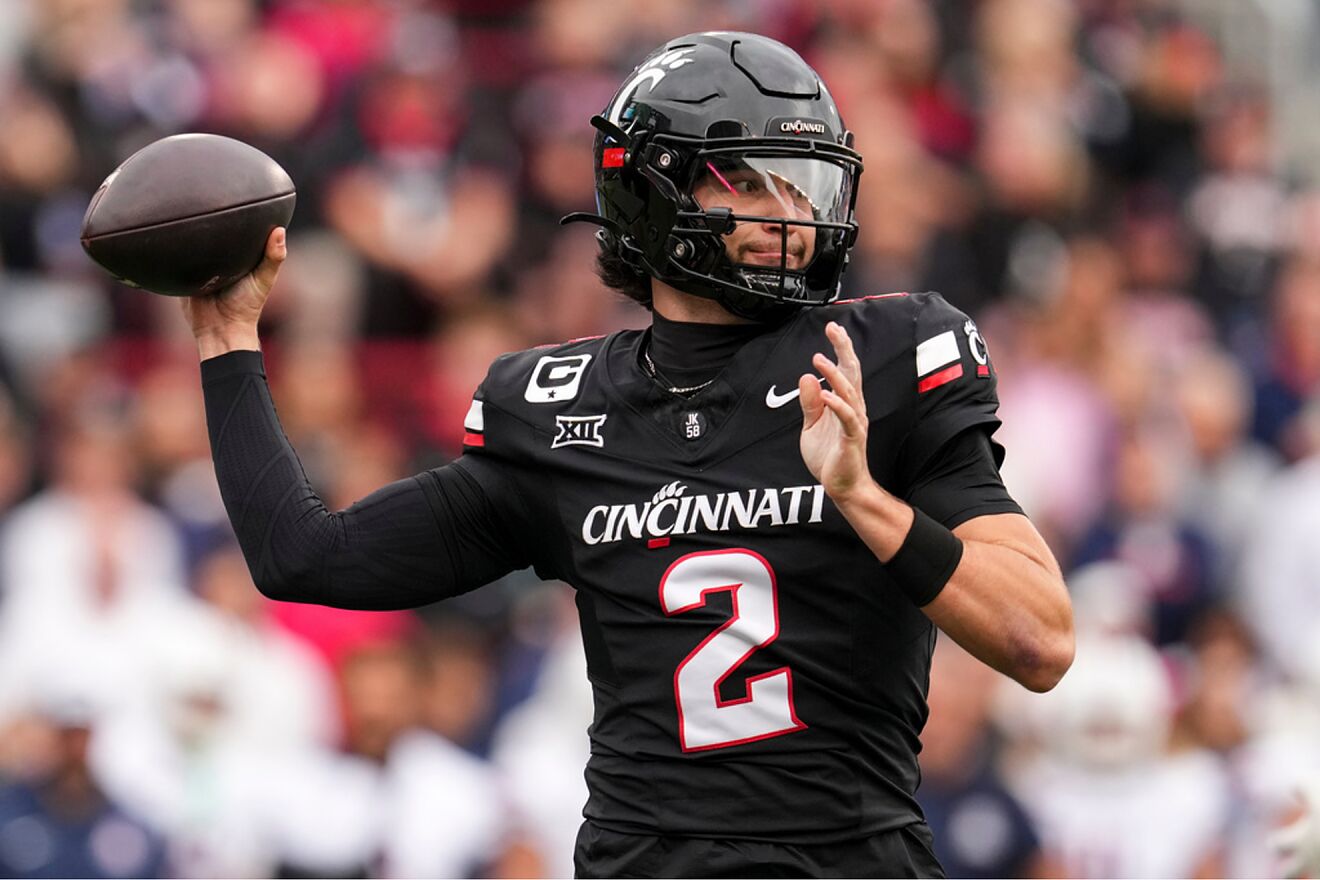Cincinnati quarterback Brendan Sorsby throws an interception