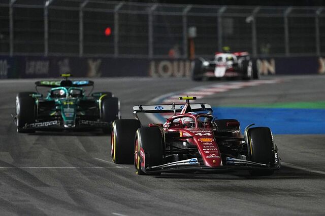 Hamilton, en batalla con Alonso.