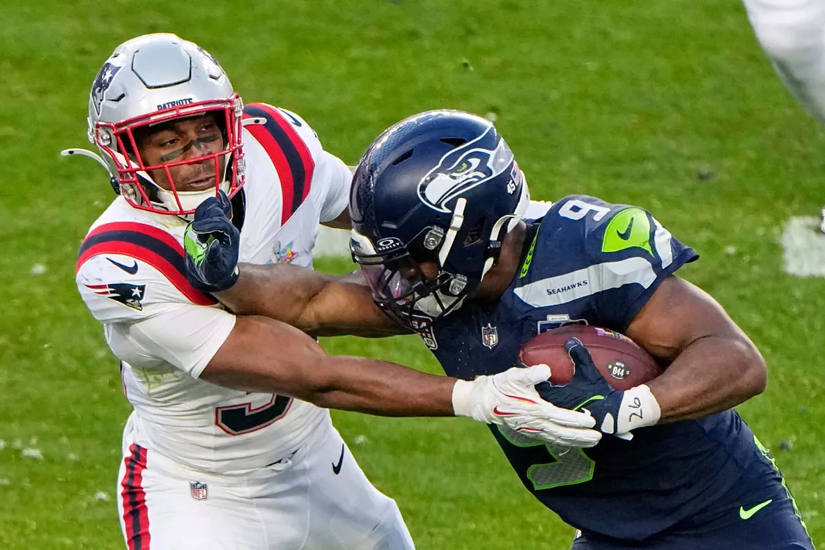 John Schneider jokes as Kenneth Walker hears MVP chants in Seattle