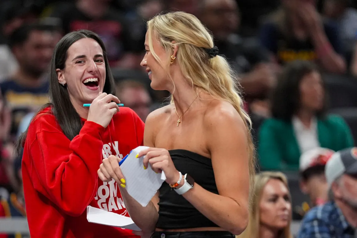 Caitlin Clark reacts to the bad news of Sophie Cunningham's season-ending injury with the Indiana Fever | Marca