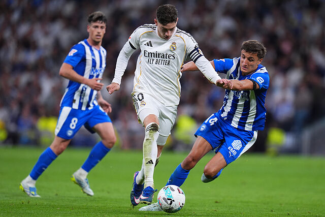 Federico Valverde en acci�n en el partido del Real Madrid hoy contra el Alav�s