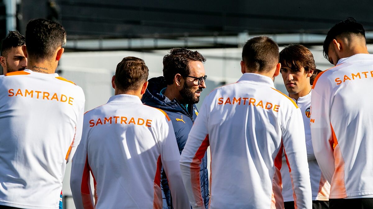 Valencia CF: Laliga 'pasa' del Valencia y mantiene el horario del derbi ...