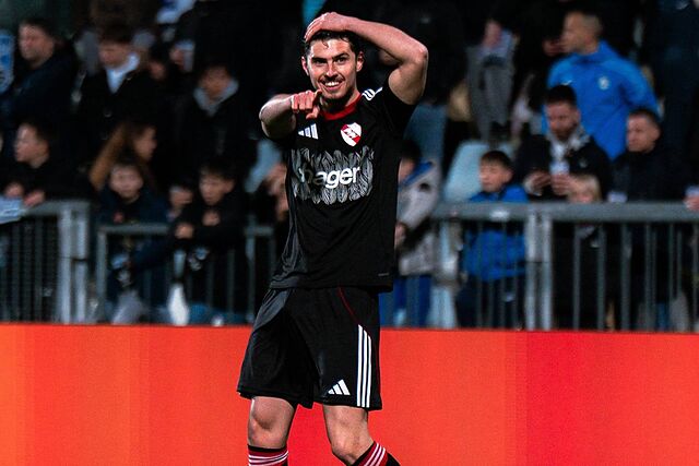 Panichelli en la celebraci�n de su gol ante el Rijeka