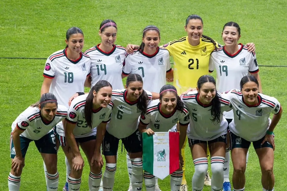 Mexican Women's National Team stars in a moment that caught attention before their match