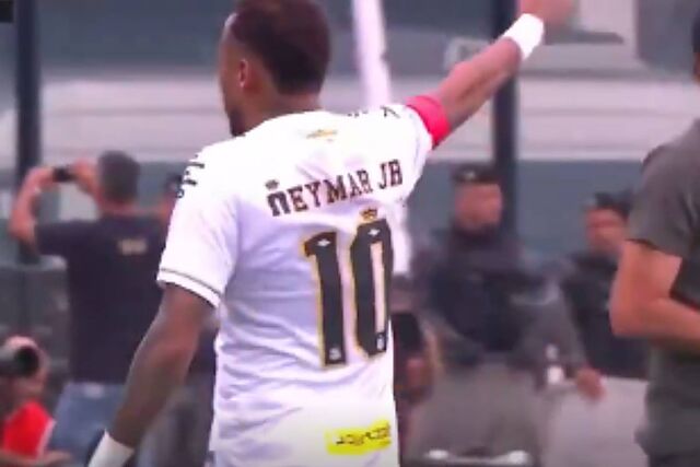 Neymar, un minuto fuera del campo por la aplicaci�n de la nueva ley antidemoras del f�tbol
