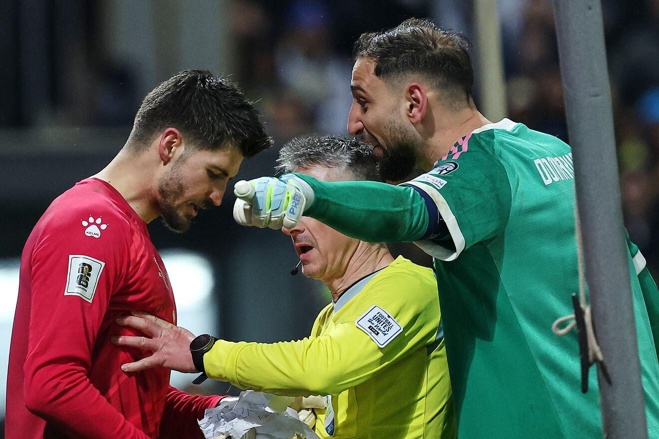 Donnarumma in the eye of the storm after his reaction to another...