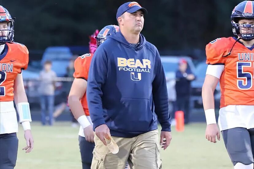 Son of fugitive Virginia football coach Travis Turner shares emotional  message after dad's team wins | Marca