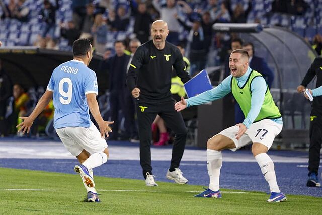 Pedro Rodr�guez celebra su gol contra Udinese.