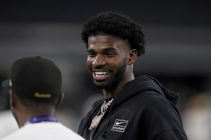 Patrick Mahomes' coach cools down Shedeur Sanders as Tom Brady's shadow  returns | Marca