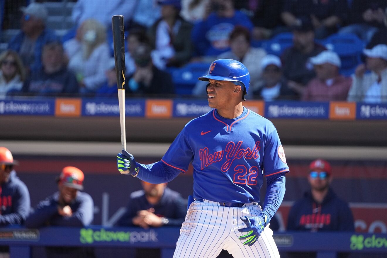 New York Mets' Juan Soto bats.