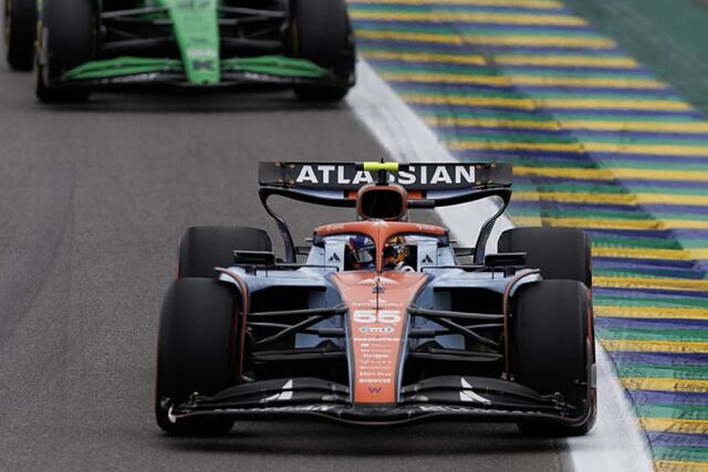 Sainz, con el aler�n delantero roto, en el GP de Brasil.