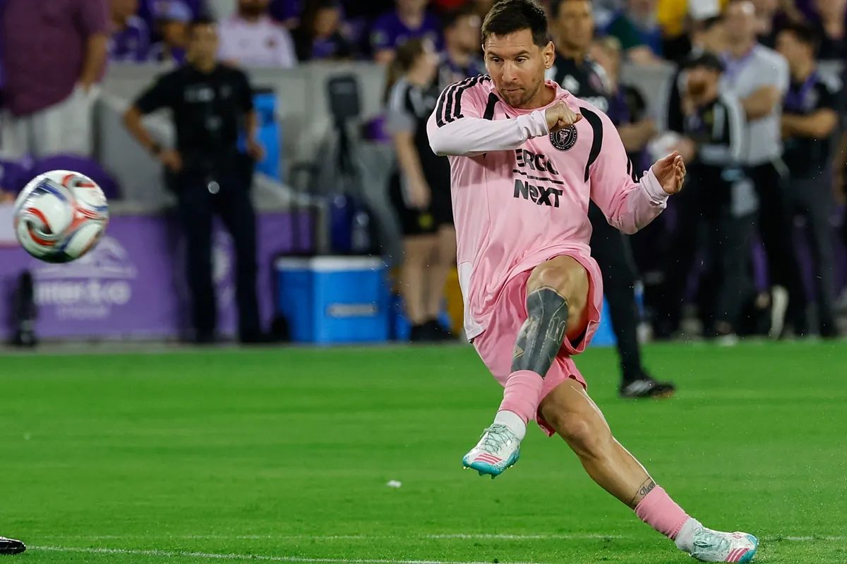 Leo Messi receives an emotional gift that is almost more special than a Ballon d'Or