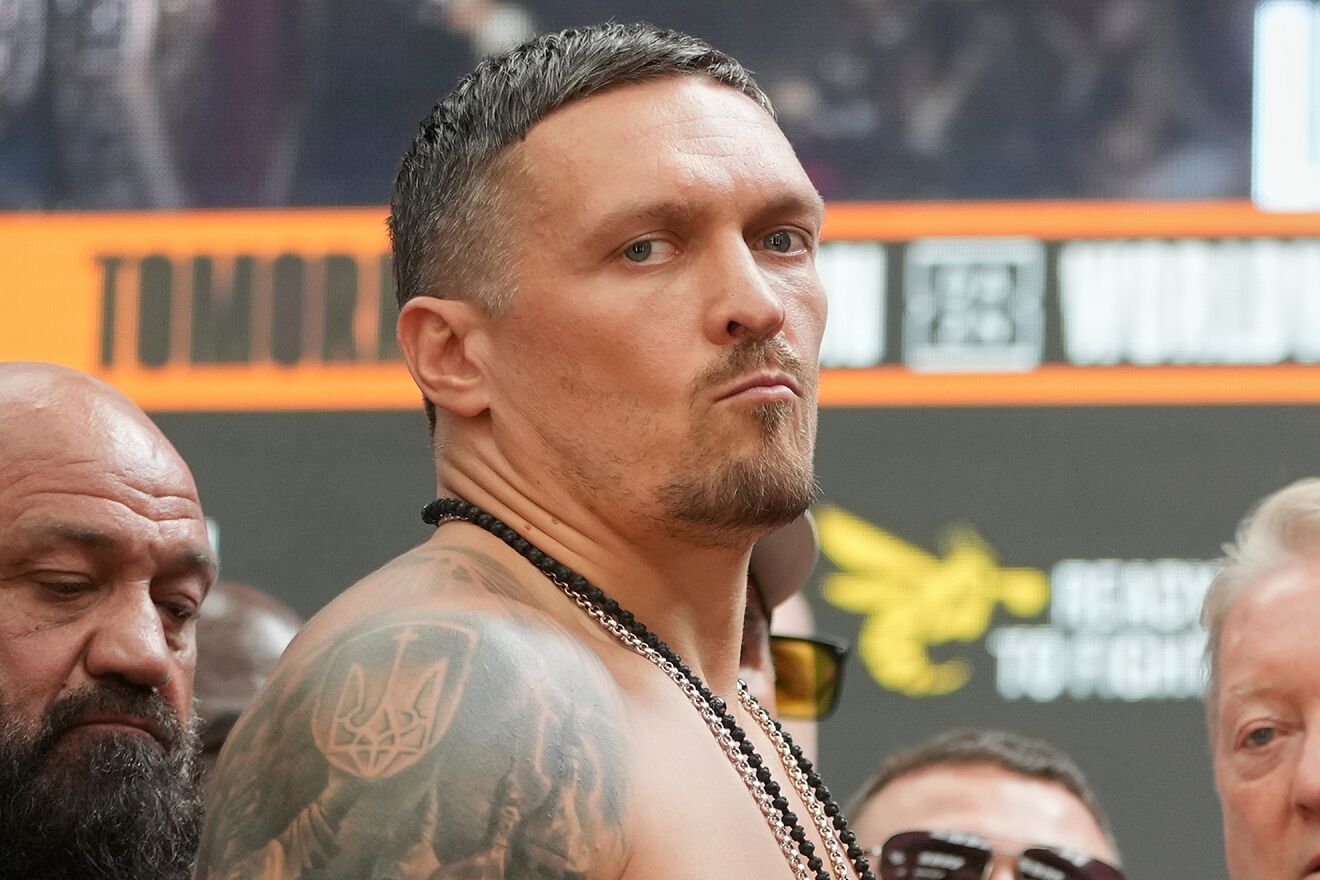 Oleksandr Usyk is still the king of the heavyweight division for the...
