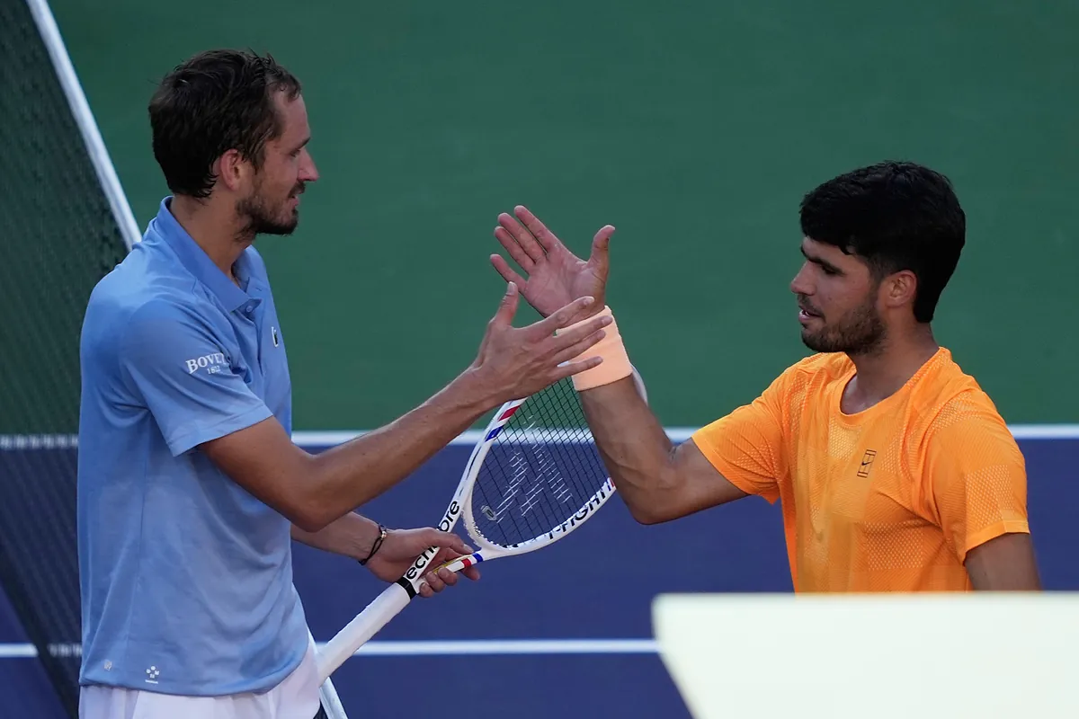 Alcaraz loses unbeaten run against Medvedev in Indian Wells semi-finals