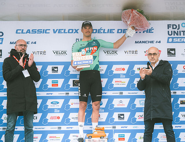 Marc Brustenga y el Equipo Kern Pharma conquistan la Classic Ad�lie de Vitr�