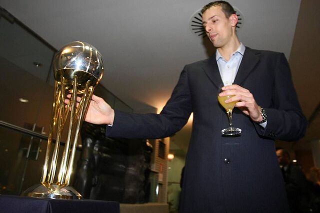 Tr�as, en su etapa como jugador blaugrana con la Copa lograda en 2007.