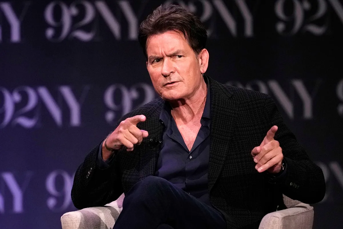 Charlie Sheen gets weirdly specific about his 'hooking up with men' comments