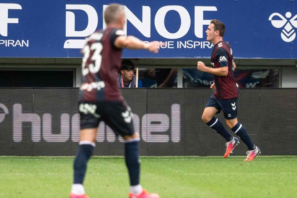 Imagen del encuentro entre Eibar y Almería disputado en Ipurúa