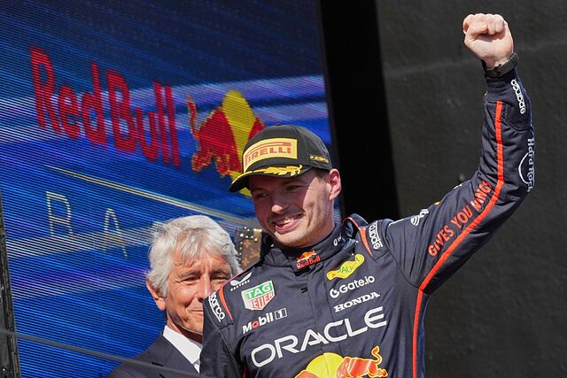 Max Verstappen celebrando su victoria en el GP de Emilia Romagna.