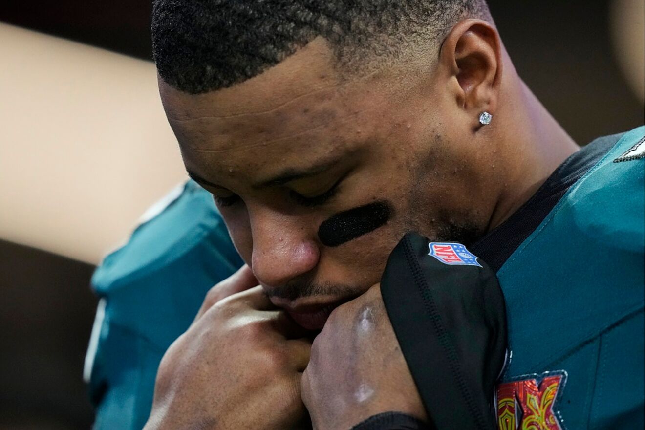 Philadelphia Eagles running back Saquon Barkley looks down