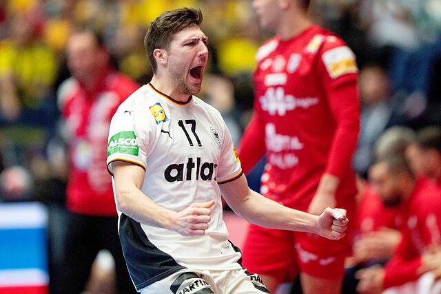 El jugador alem�n Lukas Zerbe tras marca un gol durante la semifinal.