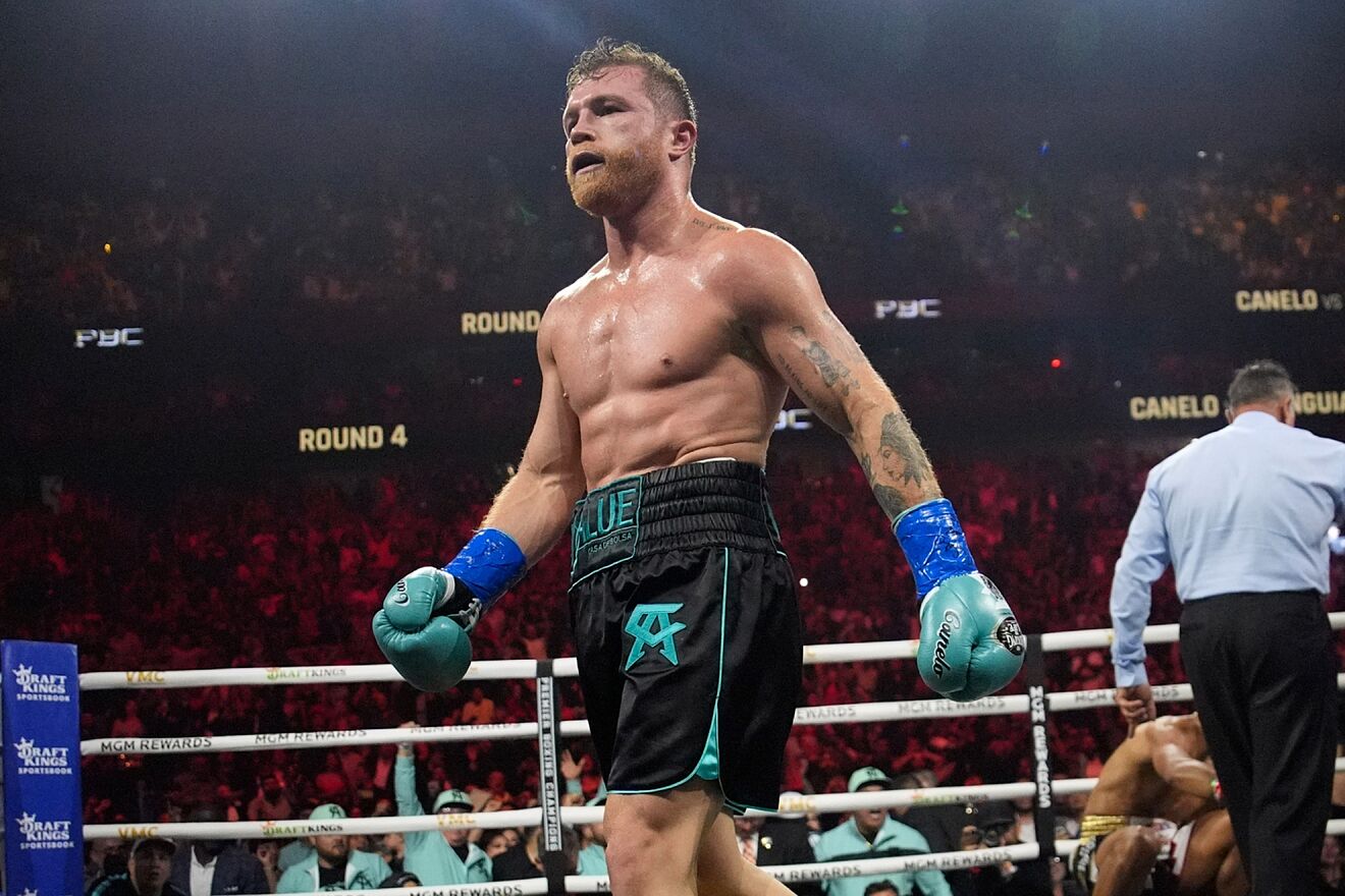Canelo Alvarez knocks down Jaime Munguia in a super middleweight title...
