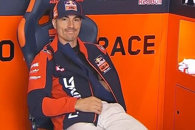 Maverick Vi�ales, con el brazo izquierdo en cabestrillo.