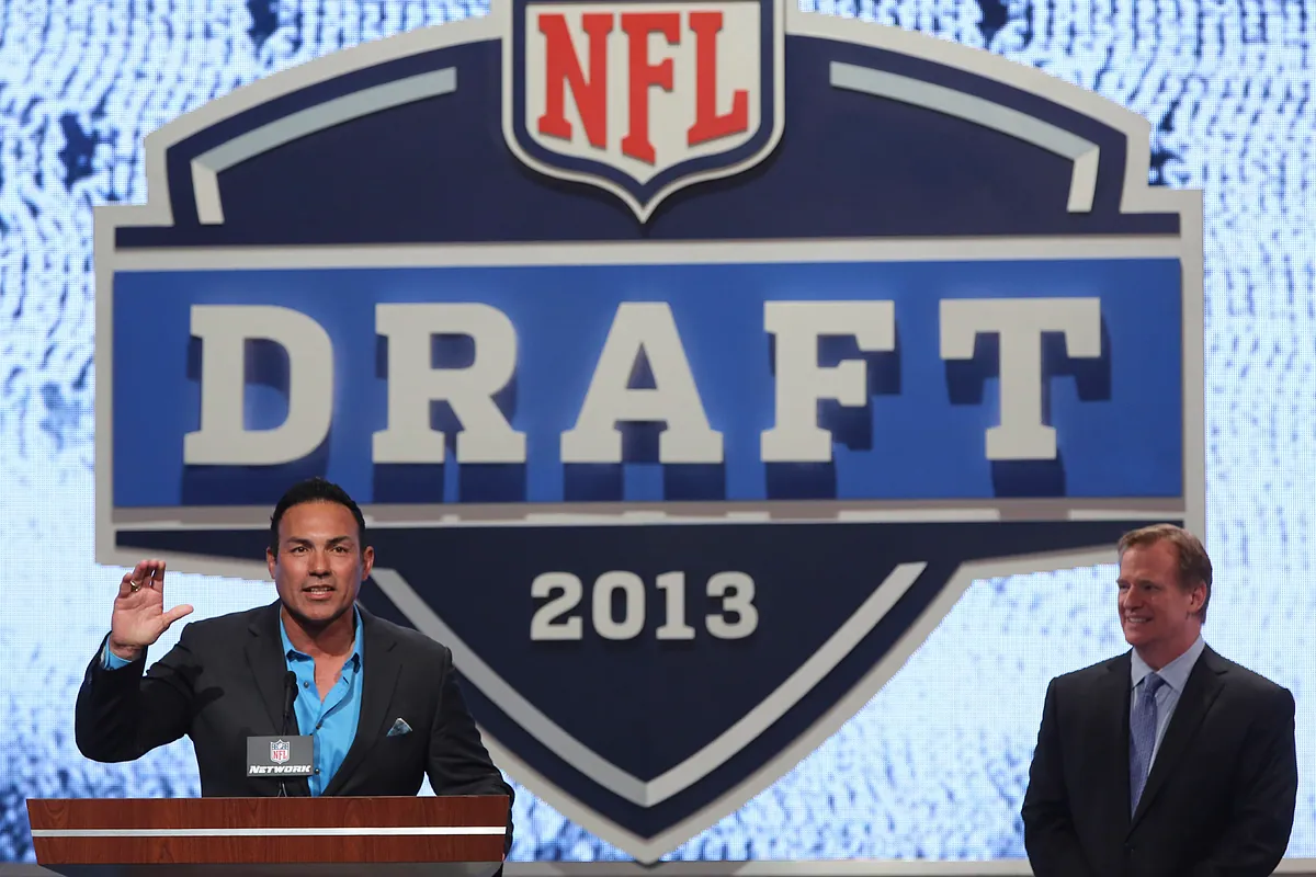 Former Cowboys star Tony Casillas requests prayers for friend facing critical health crisis