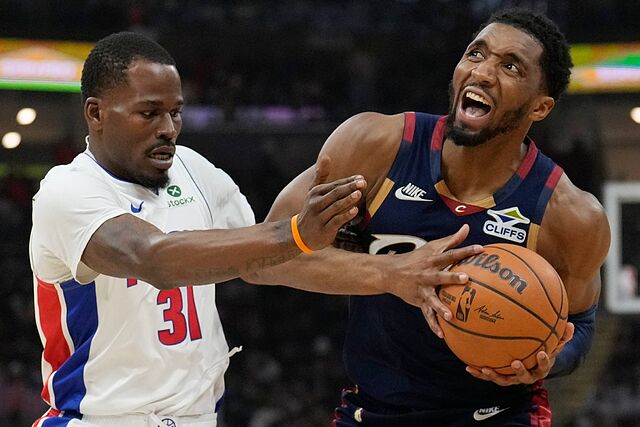 Donovan Mitchell pone el 2-2 para los Cavaliers contra los Pistons con un r�cord anotador en la NBA