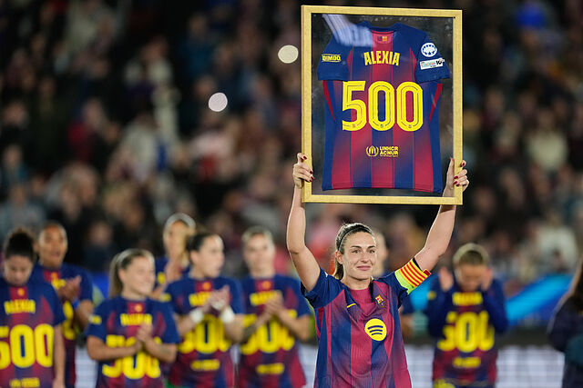 Alexia Putellas posa con la camiseta del Barcelona con el n�mero 500