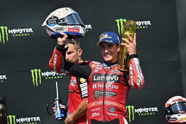 Marc M�rquez, en el podio de Brno.