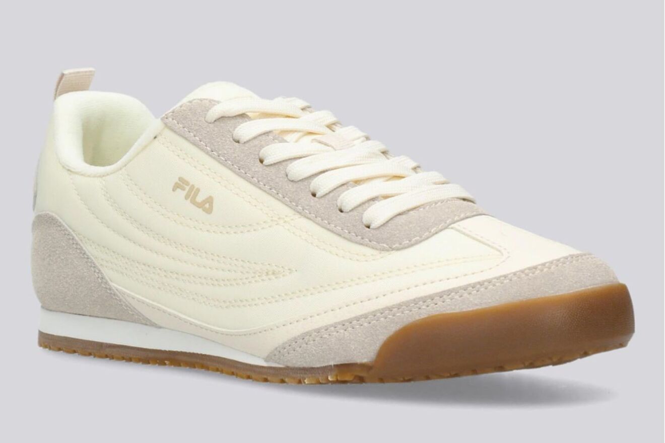 Combina estilo vintage y confort diario en tus looks casuales con las zapatillas Fila Anitdos para mujer.