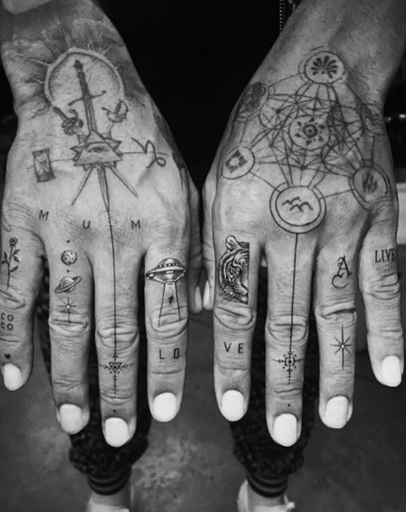 Lewis Hamilton posts and then deletes photo of his mysterious new tattoos |  Marca, image size:828x1045