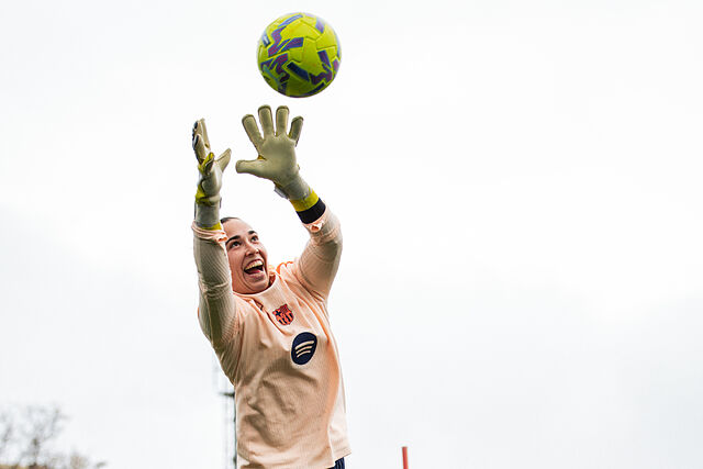 Cata Coll, durante un entrenamiento con el Barcelona.
