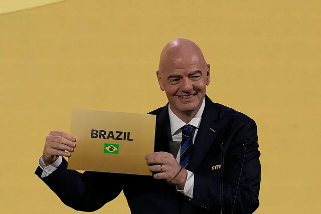 Infantino cuando Brasil gan� la elecci�n de sede del Mundial 2027