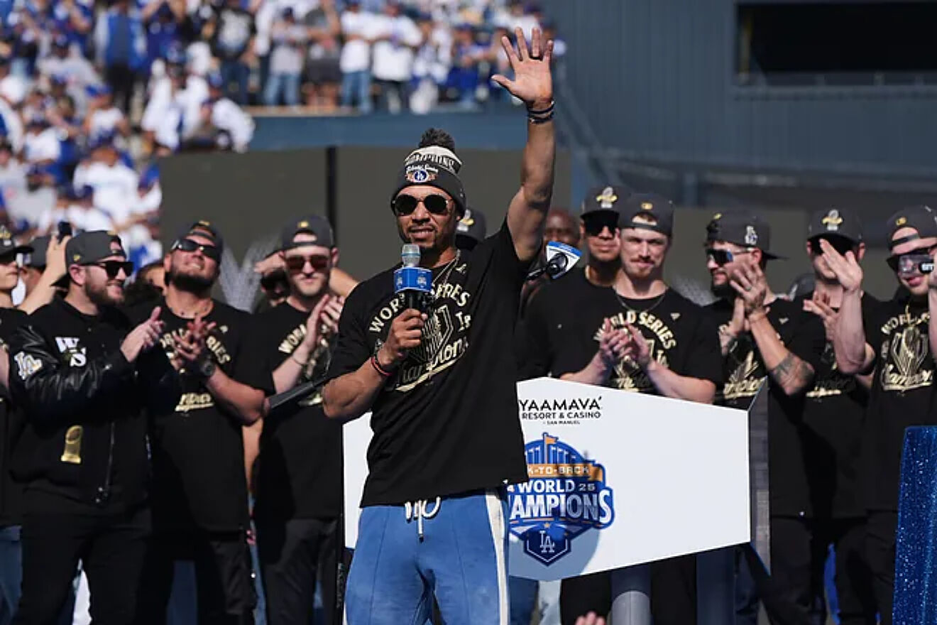 Mookie Betts publicly expresses his love for the Dodgers and for Los...