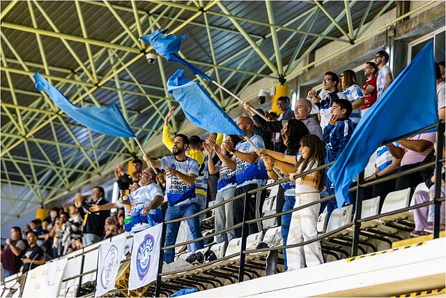 Aficionados del M�laga FS, en la grada.