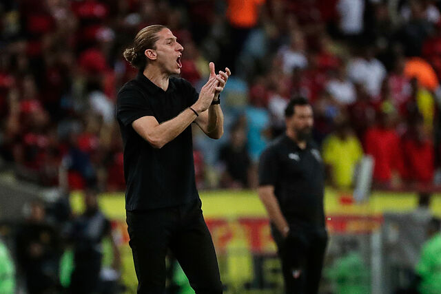 Filipe, dirigiendo al Flamengo.