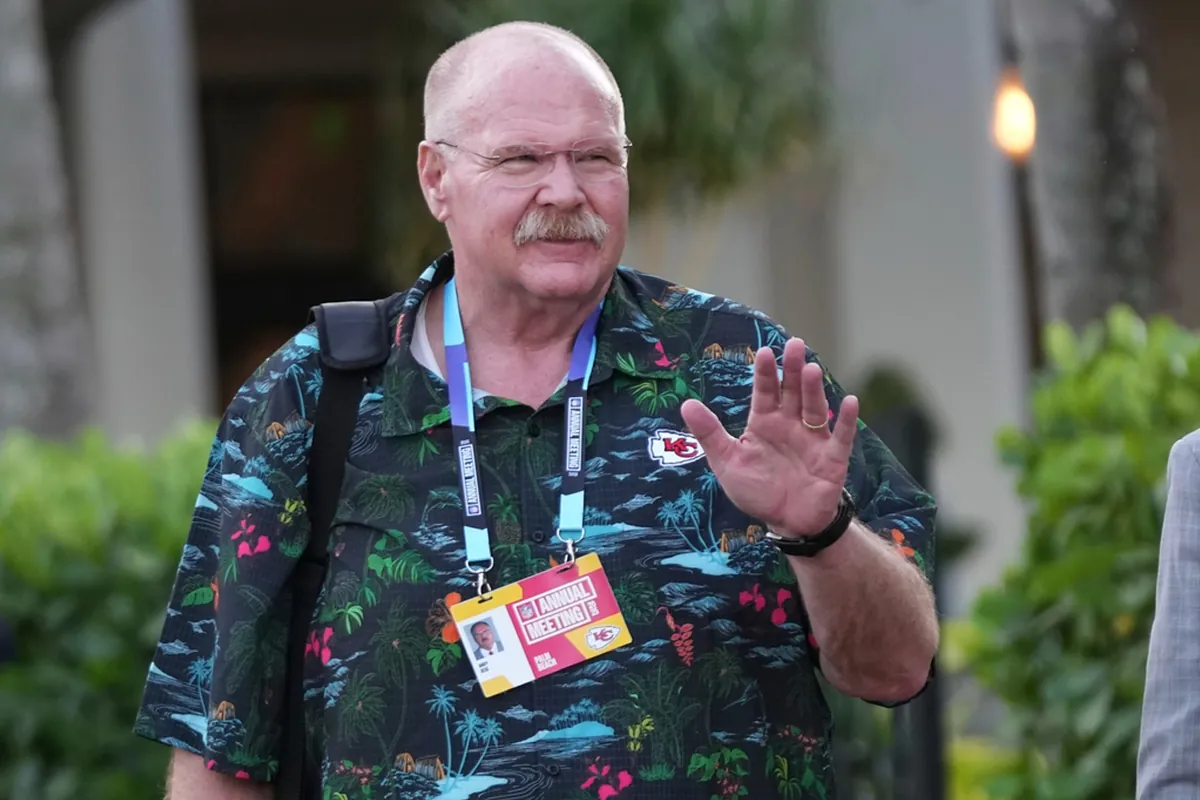 Andy Reid steals the show at the NFL awards, overshadowing Coach of the Year Mike Vrabel