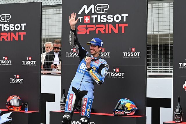 �lex M�rquez, en el podio del Sprint de Silverstone.
