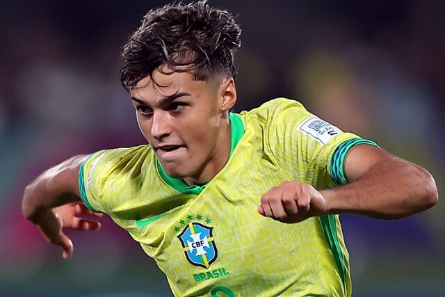 Tiaguinho, con Brasil.