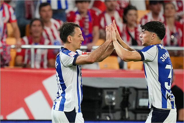 Oyarzabal y Jon Mart�n, durante la final de La Cartuja.