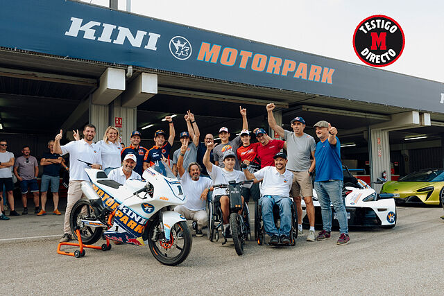 Los participantes, en el Kini Motorpark.