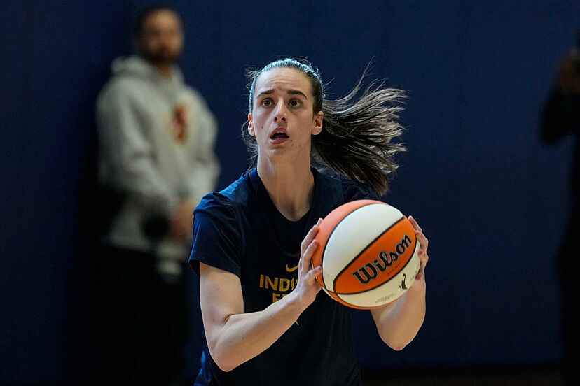 Caitlin Clark spotted in empty gym before practice refusing to be outworked by Indiana Fever teammates | Marca